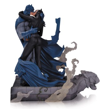Batman Hush Statue Batman and Catwoman Kiss 28 cm